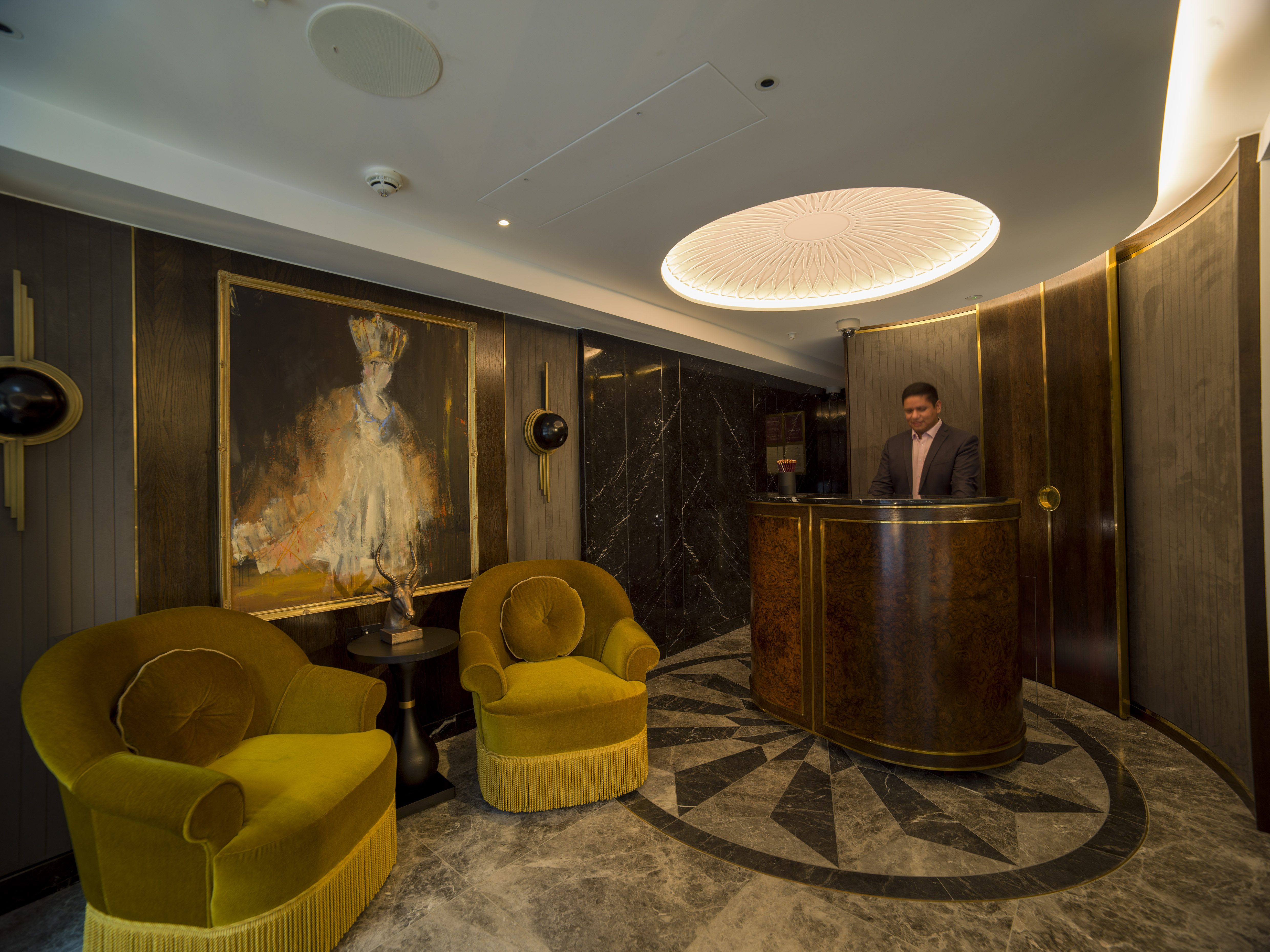 The Guardsman Hotel & Residence 9