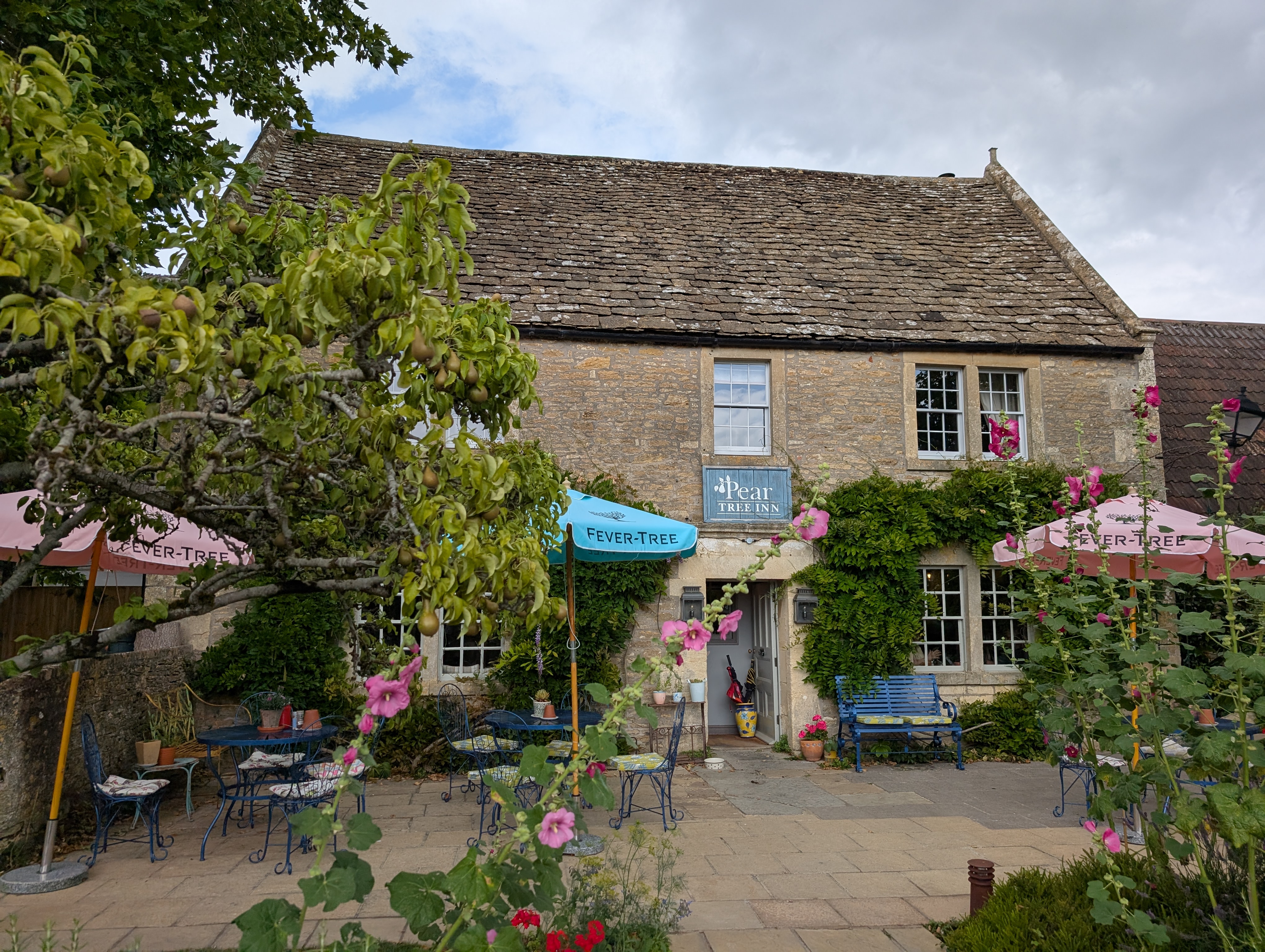 Pear Tree Inn Farmhouse Kitchen with Bar & Rooms 5
