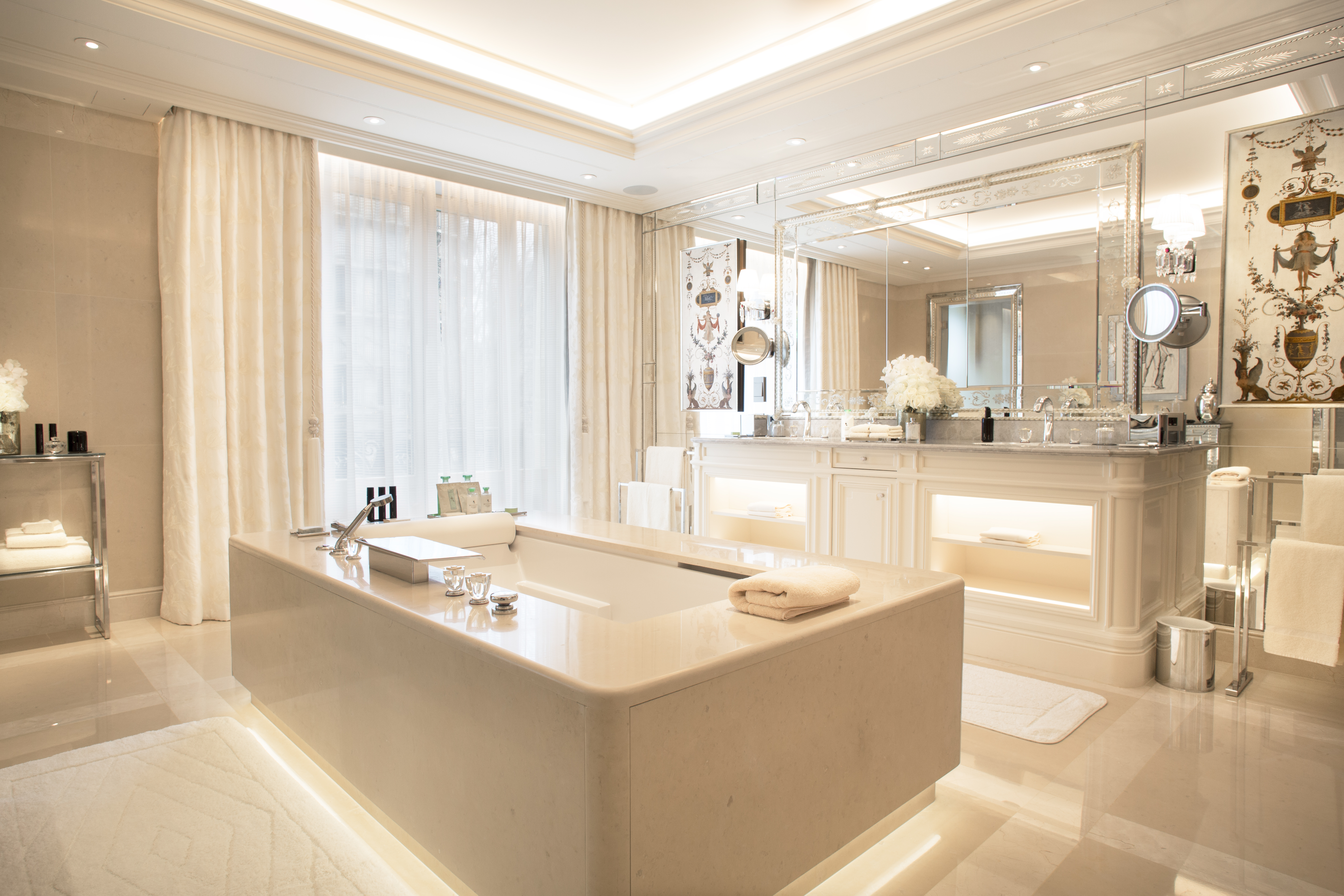 Four Seasons Hotel George V, Paris