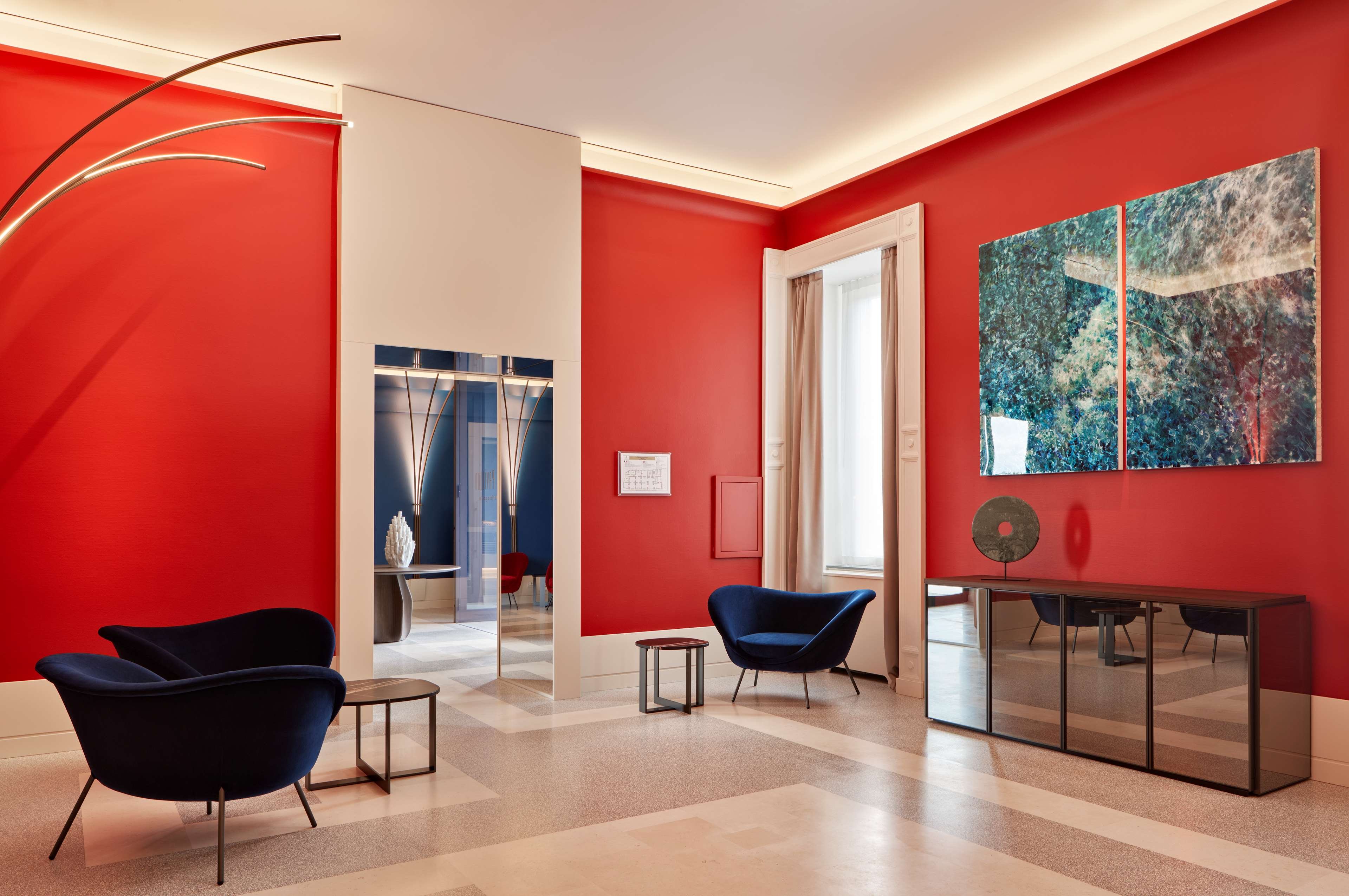 De Bonart Naples, Curio Collection by Hilton