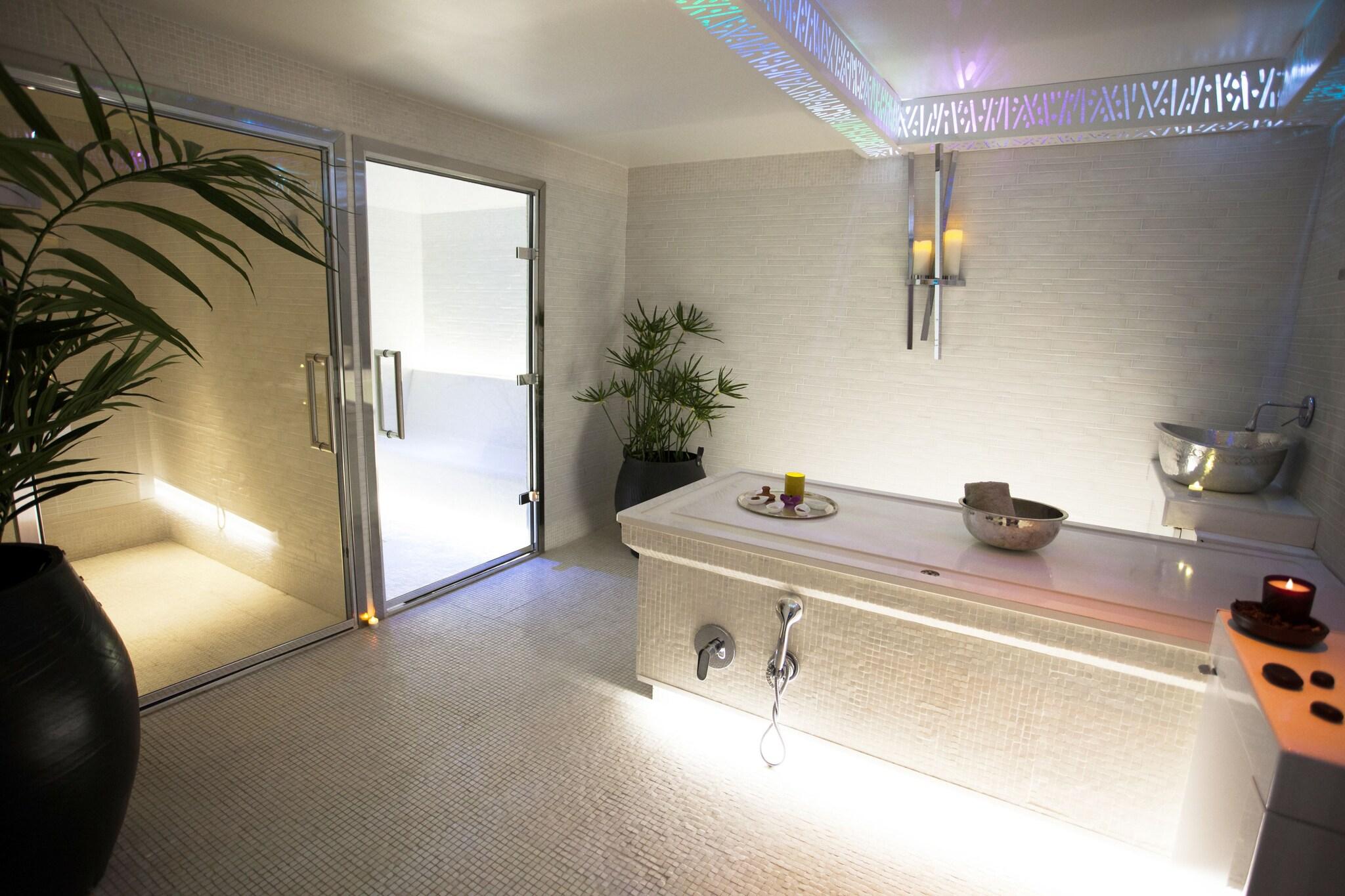 Five Seas Hotel Cannes 5