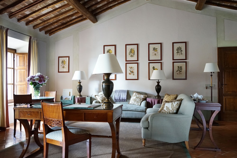 Castello Banfi - Il Borgo 8