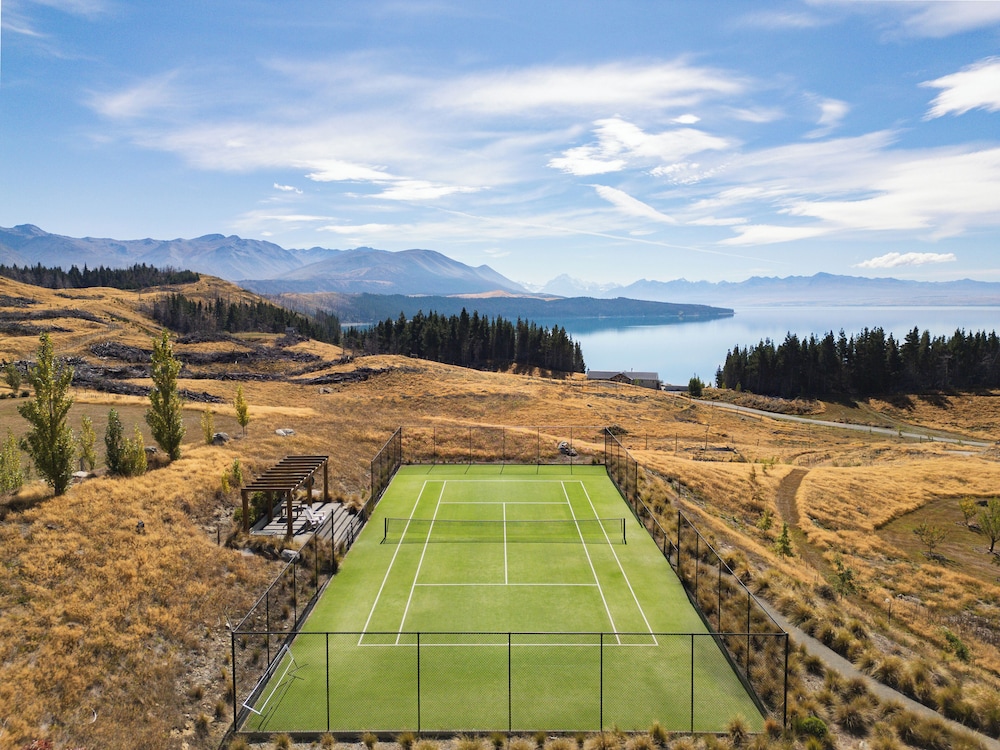 Mt Cook Lakeside Retreat, High Country Estate | Luxury Villas | Observatory | Weddings | Restaurant
