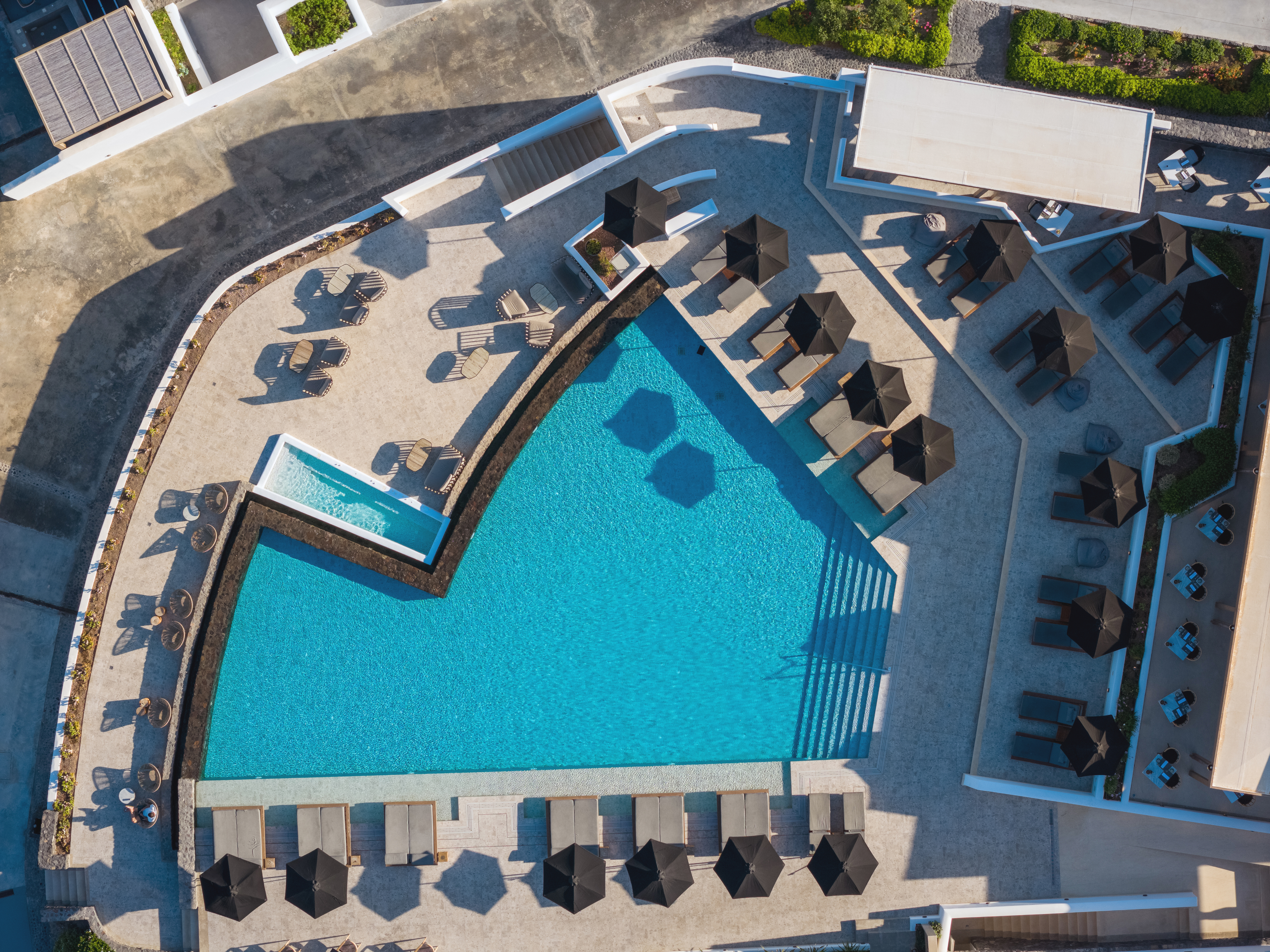 Santo Pure Oia Suites & Villas 9