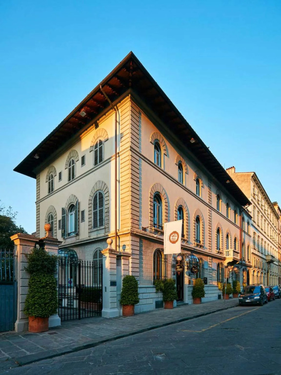 Hotel Regency 4