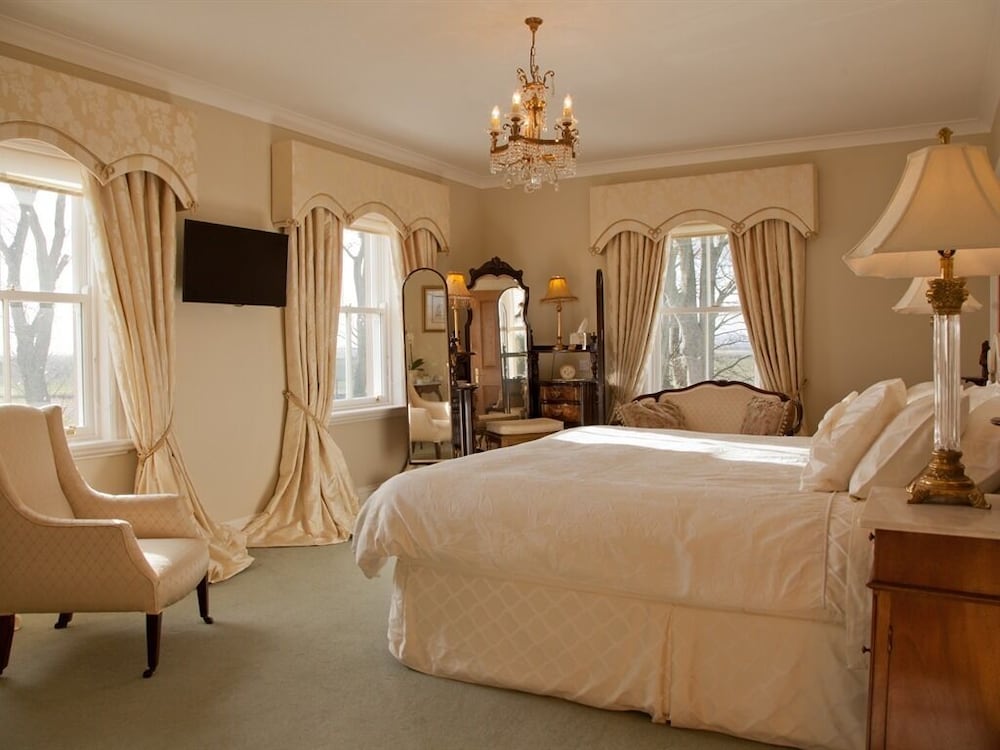 West Longridge Manor and Garden House 3