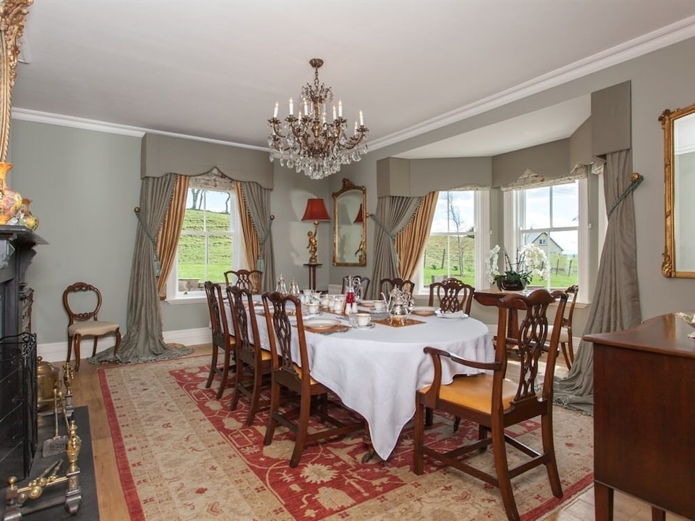 West Longridge Manor and Garden House 4