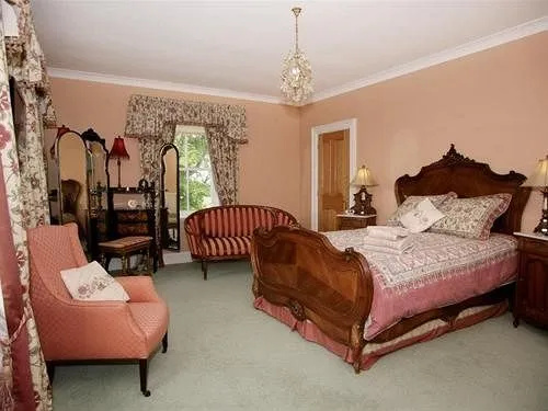 West Longridge Manor and Garden House 8