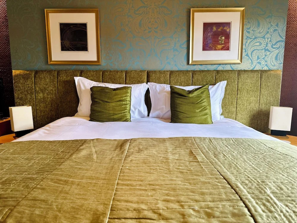 The Old Orleton Inn 9